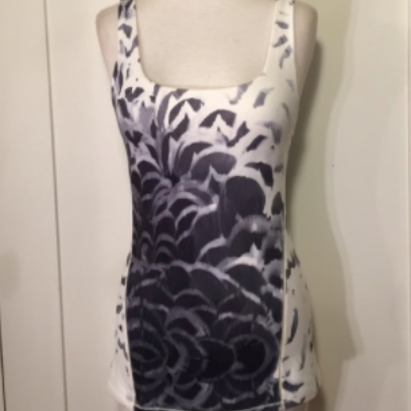 lululemon tank-great condition - Picture 2 of 4